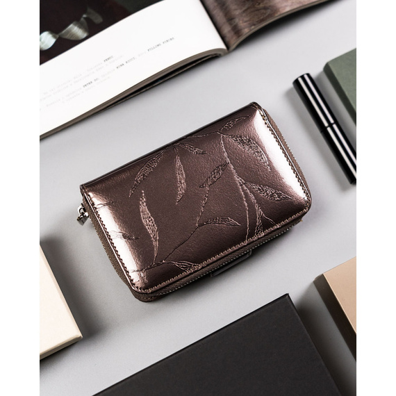 Skórzany mały portfel damski szary lakierowany — Pierre Cardin 02 LEAF 115